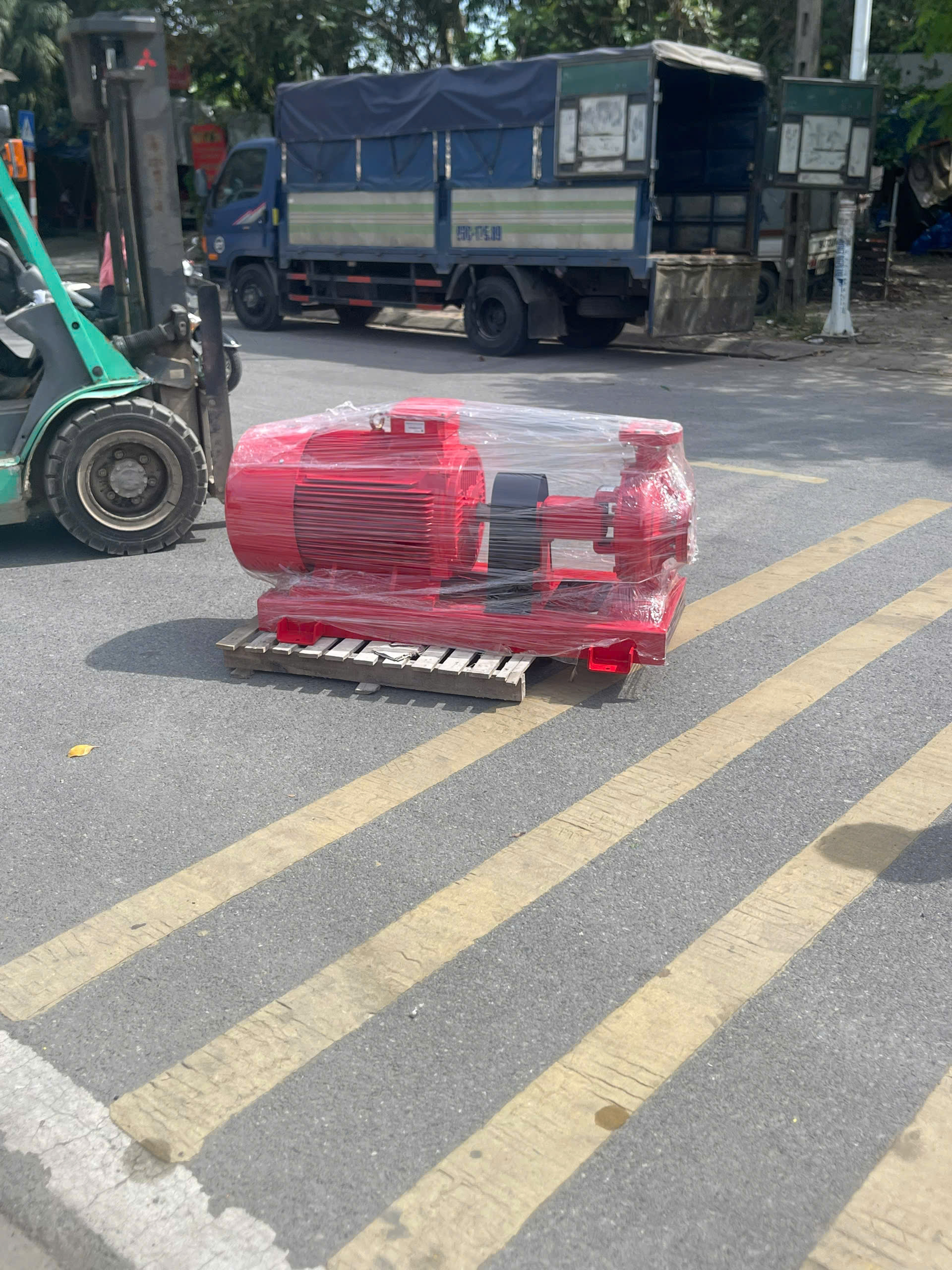 MÁY BƠM ĐỘNG CƠ ĐIỆN ĐẦU LIỀN Công suất đầu bơm: 75HP/55kw 380v , 50hz Hãng: HIMAWARI- VN